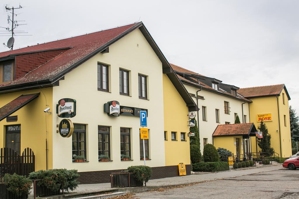 Hotel Rose Břeclav Exteriör bild