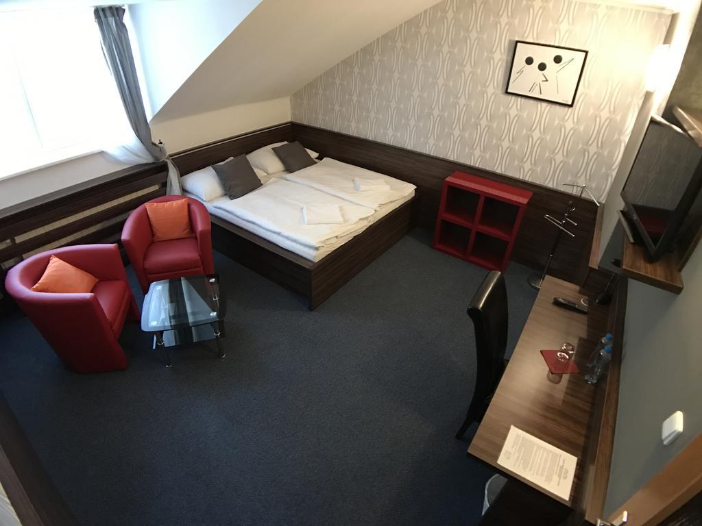 Hotel Rose Břeclav Exteriör bild
