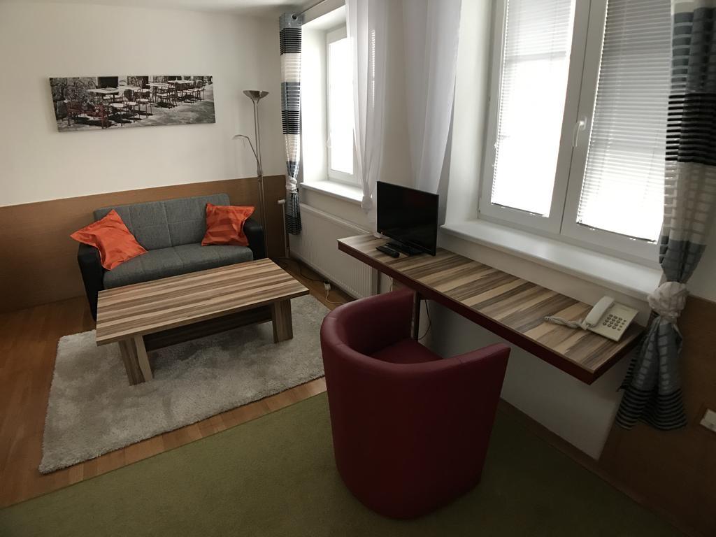 Hotel Rose Břeclav Exteriör bild