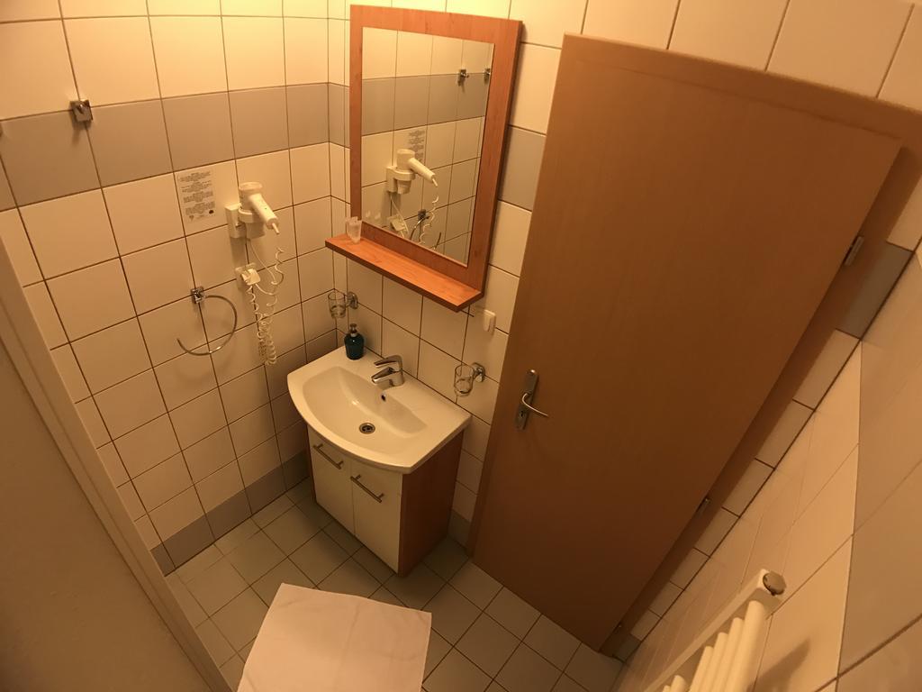 Hotel Rose Břeclav Exteriör bild